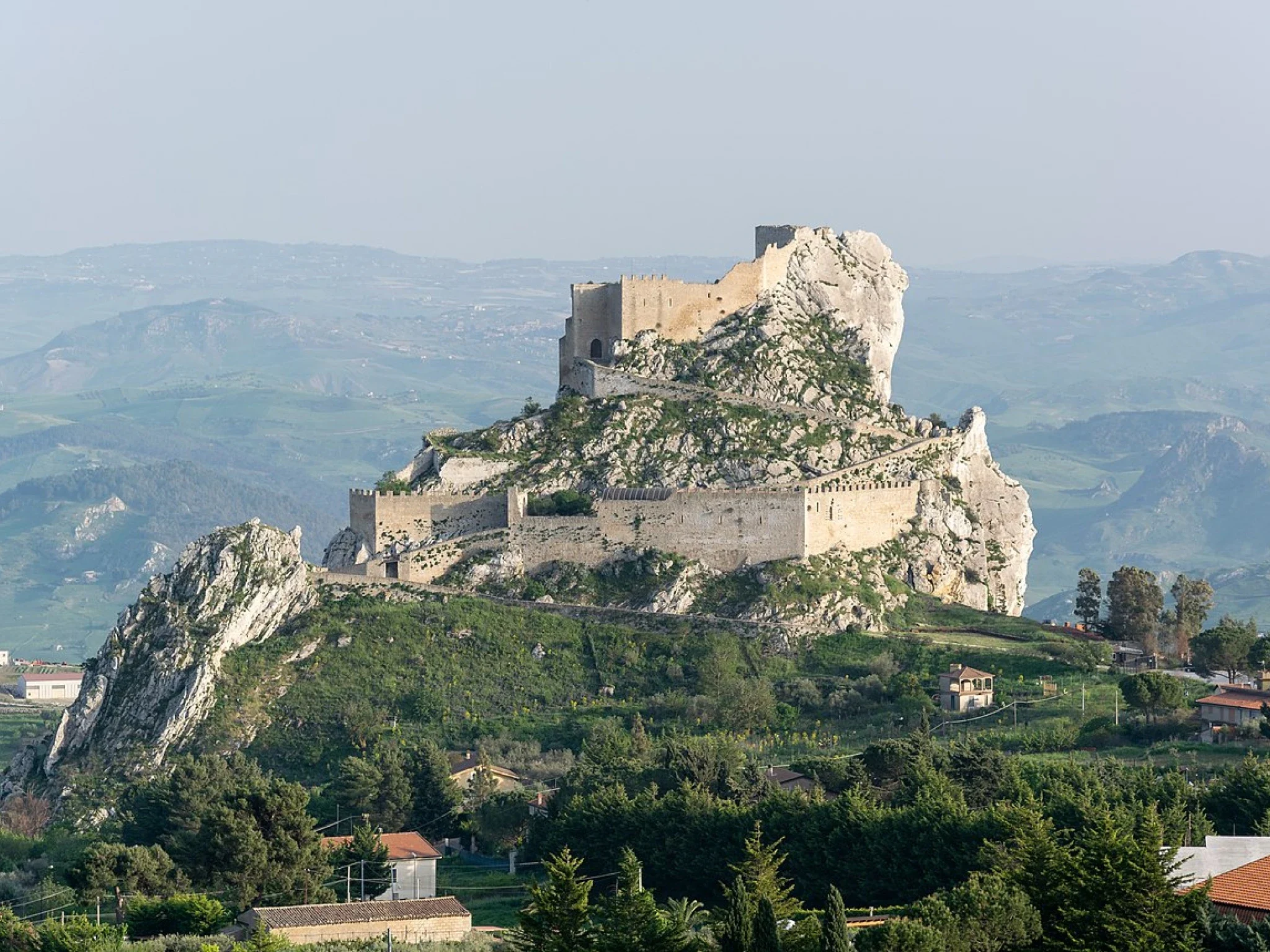 1280px_castello_di_mussomeli_1